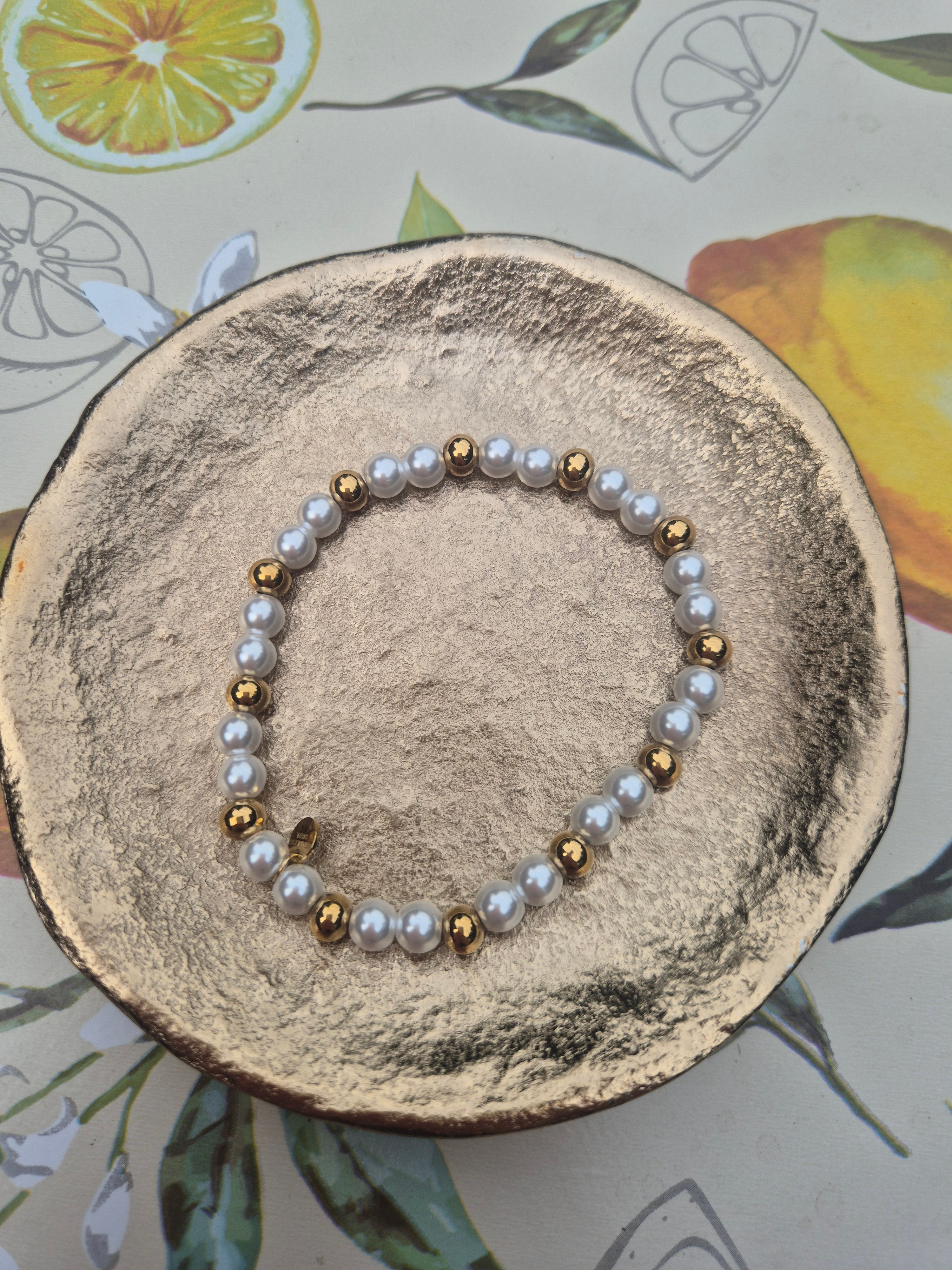 Armband beads groot parel/goud